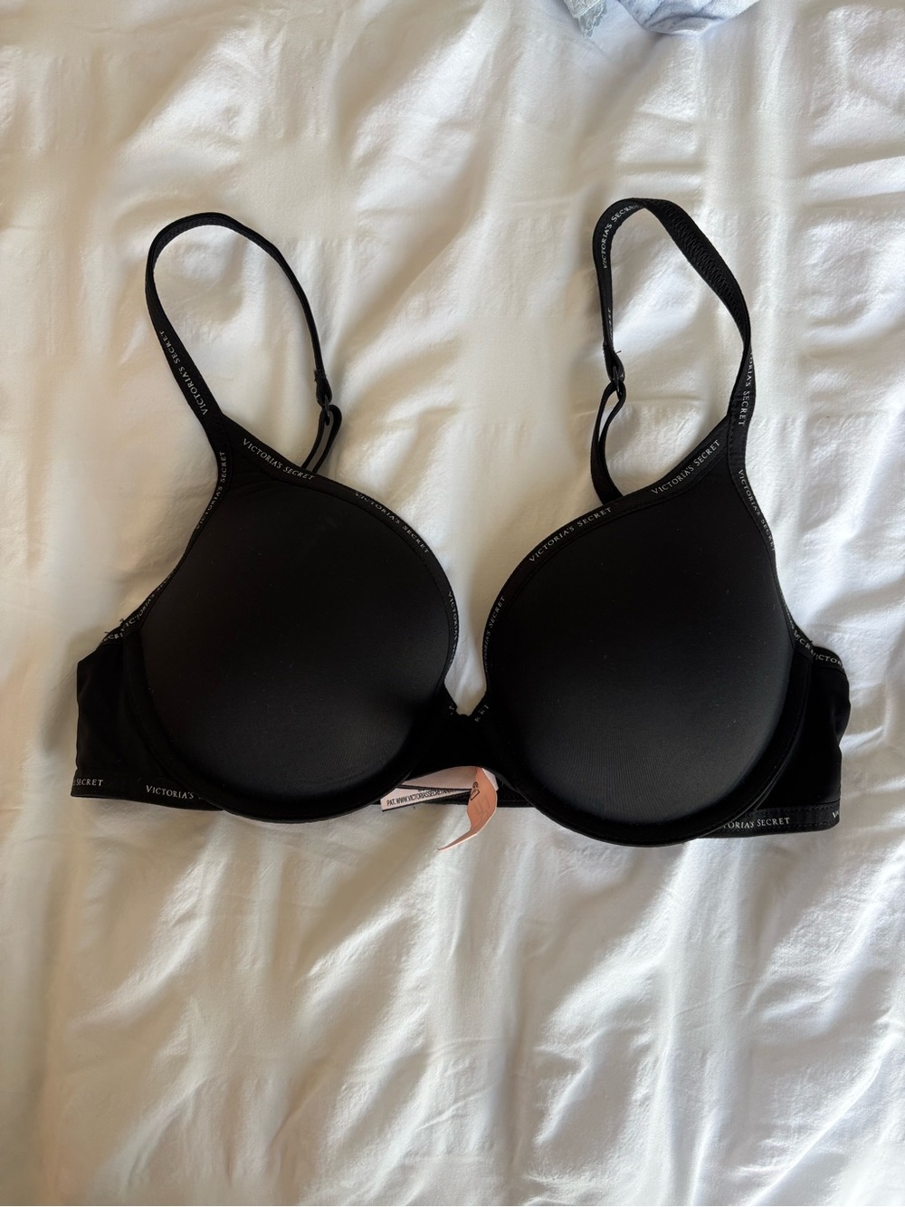 Victoria's Secret Black T-Shirt Bra 34B brand new